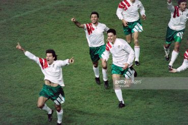 Emil Kostadinov celebrating the victory after the France-Bulgaria match in November 1993 (Photo: Getty Images).