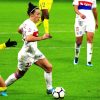 Lucy Bronze chasing the ball (Photo: Dominique Mallen, WikiCommons).