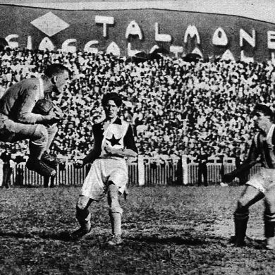 Football match Juventus-Slavia Prague in 1932 (Source: Letem světem volume 6, issue 40 / National Library of the Czech Republic - n. 54 B 1734).