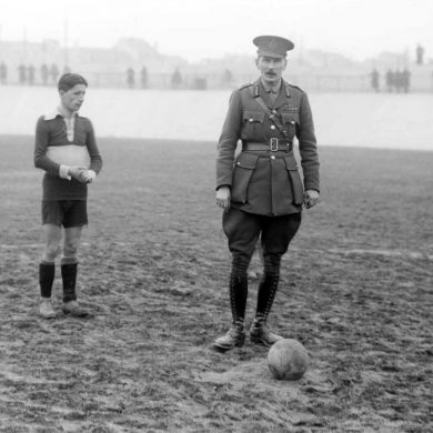 A British General about to kick off at a football match between British and Italian Armies teams during World War 1 (Photo: Ernest Brooks, Imperial War Museums / IWM Q 26566).