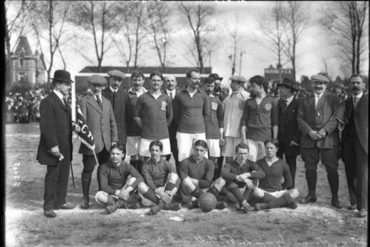 27-4-13, Rouen, équipe du Football club de Rouen (Photo: Agence Rol. Agence photographique. Bibliothèque nationale de France).