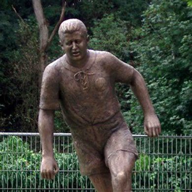 Helmut Rahn memorial in Essen, Germany (Photo: Baschti23, Wikimedia Commons).