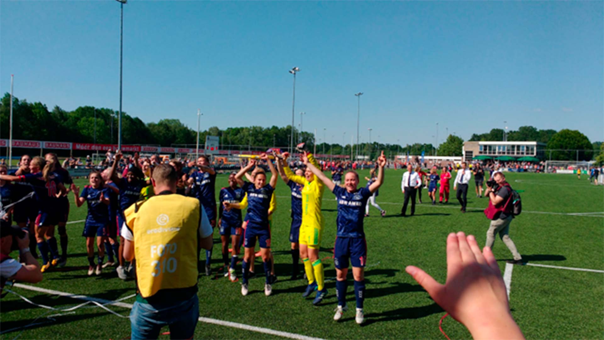 Ajax women celebrating winning the 17/18 title after beating FC Twente.
