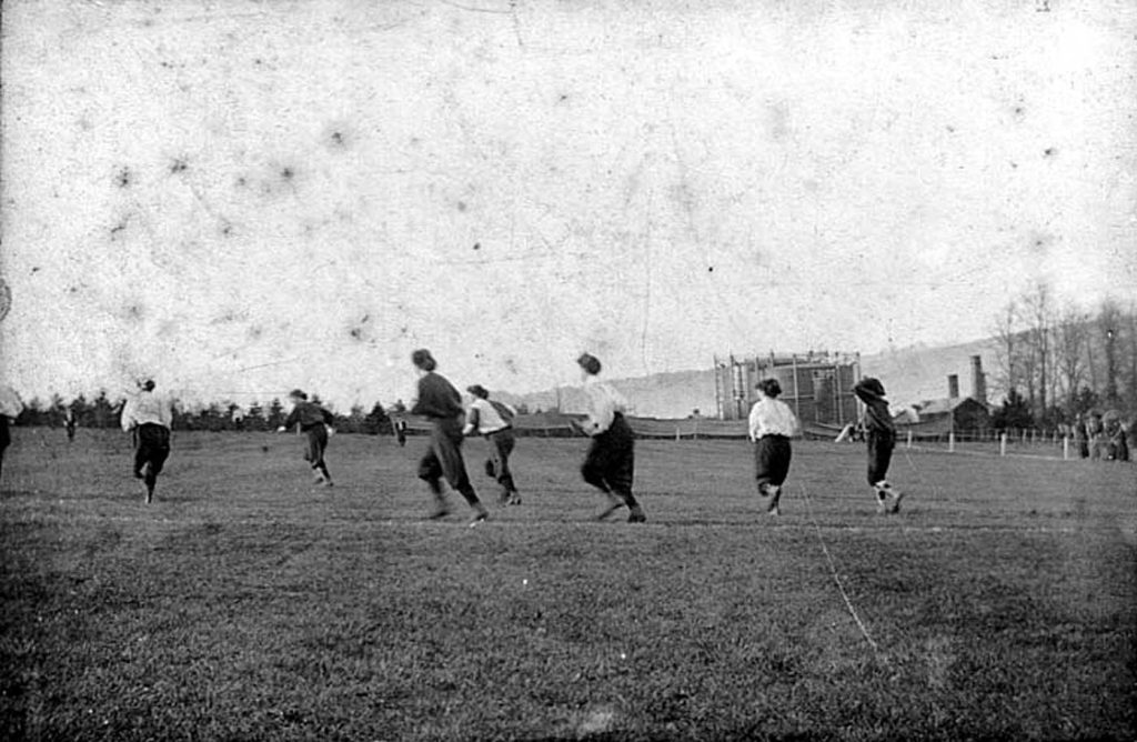 British ladies football match (Photo: WikiCommons).