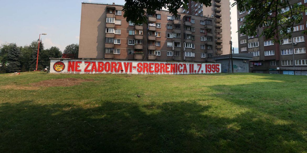 Graffiti by Zenica fans says "Don't forget - Srebrenica" (Photo: Klix.ba).