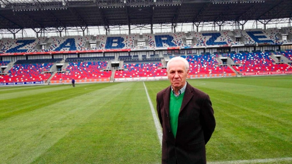 Old Stefan Florenski standing on Gornik Zabrze stadium.