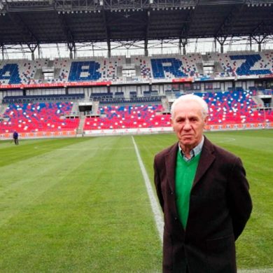 Old Stefan Florenski standing on Gornik Zabrze stadium.