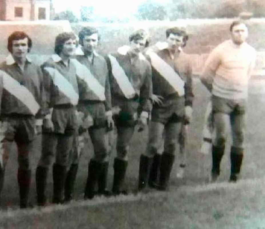 Photo of Zbigniew Wilk with the football team.