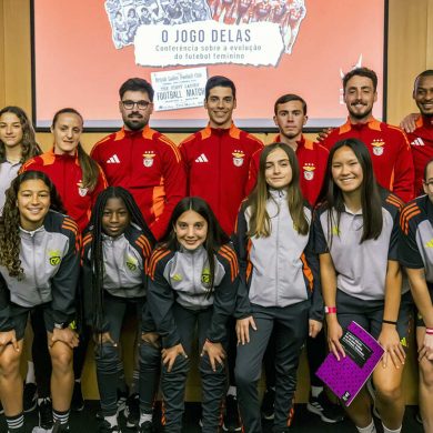 Coaches and players from Benfica’s girls’ youth teams (Photo: SL Benfica).