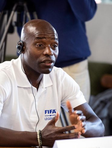 Mbo Mpenza, in the foreground (Photo: Lukasz Kobus, EC - Audiovisual Service European Union, 2020).