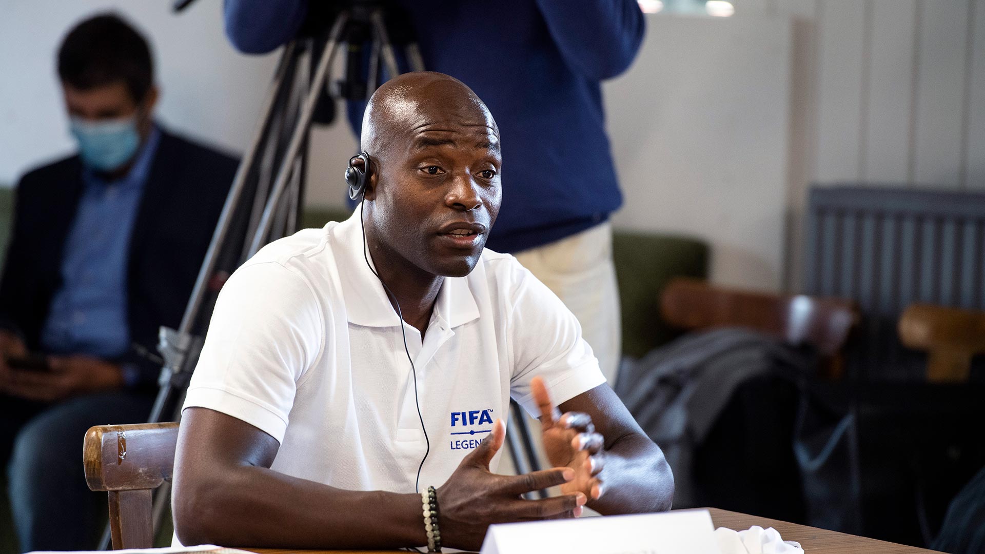 Mbo Mpenza, in the foreground (Photo: Lukasz Kobus, EC - Audiovisual Service European Union, 2020).
