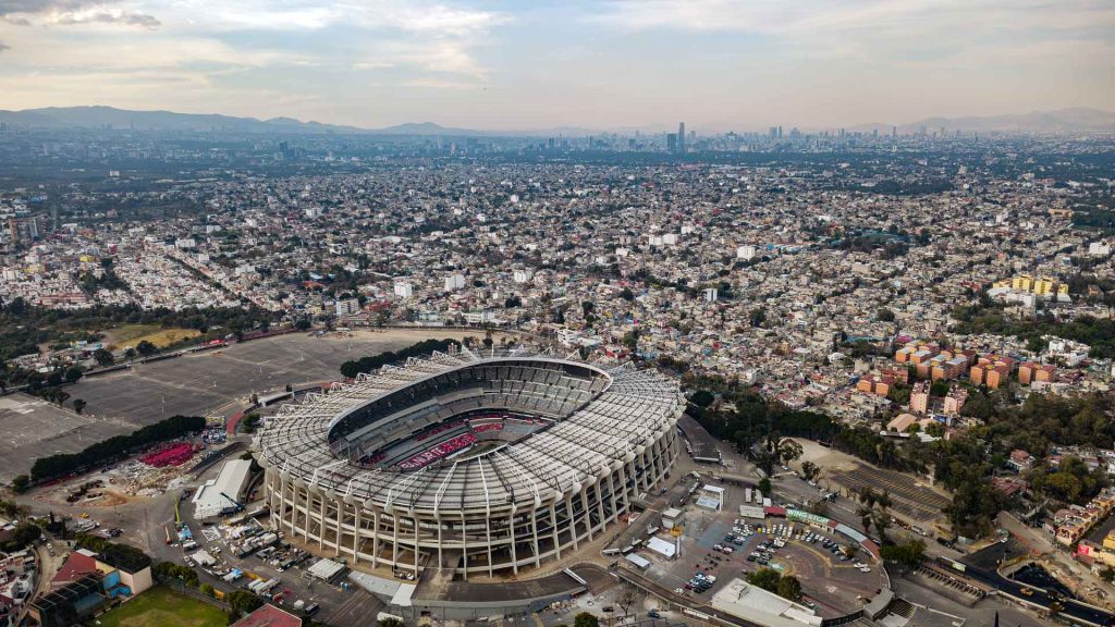 Azteca Stadium (Photo: WikiCommons).