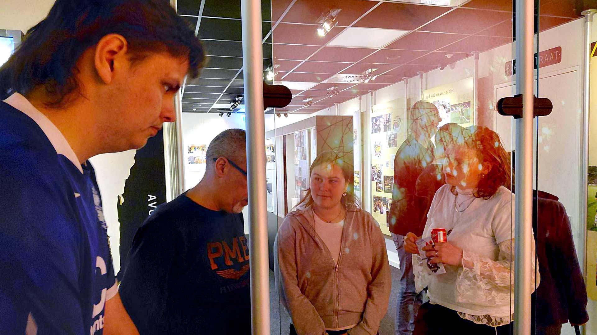 Students asking questions to the volunteers. (photo; Jonathan Even Zohar).