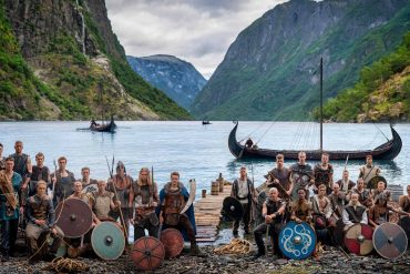 Norway’s national team poses as Vikings ahead of the 2026 World Cup. Photo: David Yarrow (The Athletic / Norwegian Football Federation).